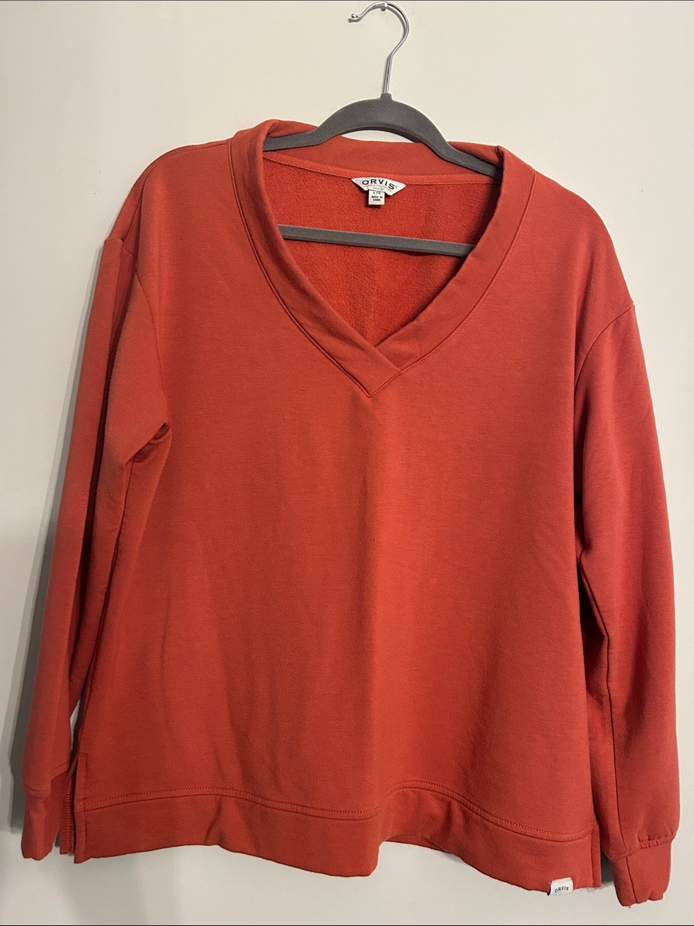 Orvis Women's V-Neck Pullover Sweatshirt — Terracotta